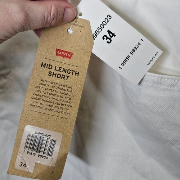 Levis Mid Length Womens White Denim Shorts Size 34 5-Pocket Casual Style - Picture 3 of 9